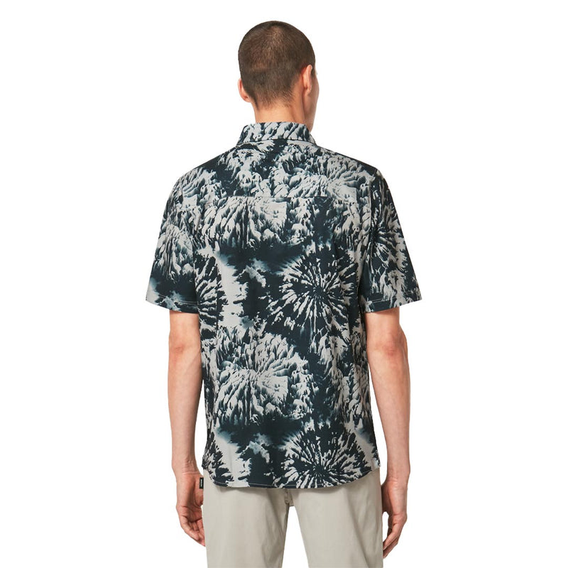 Oakley - Men's MTN Dyed Woven Short Sleeve Shirt (FOA403752 96W)