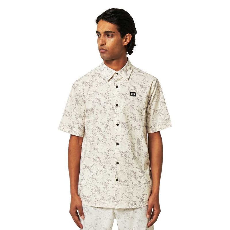 Oakley - Men's Sand Camo Woven Short Sleeve Shirt (FOA404369 9RN)