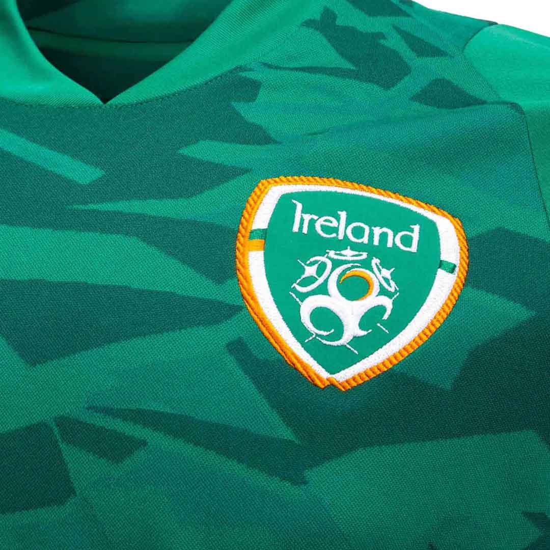 Umbro Men's Ireland Home Soccer Jersey 2022