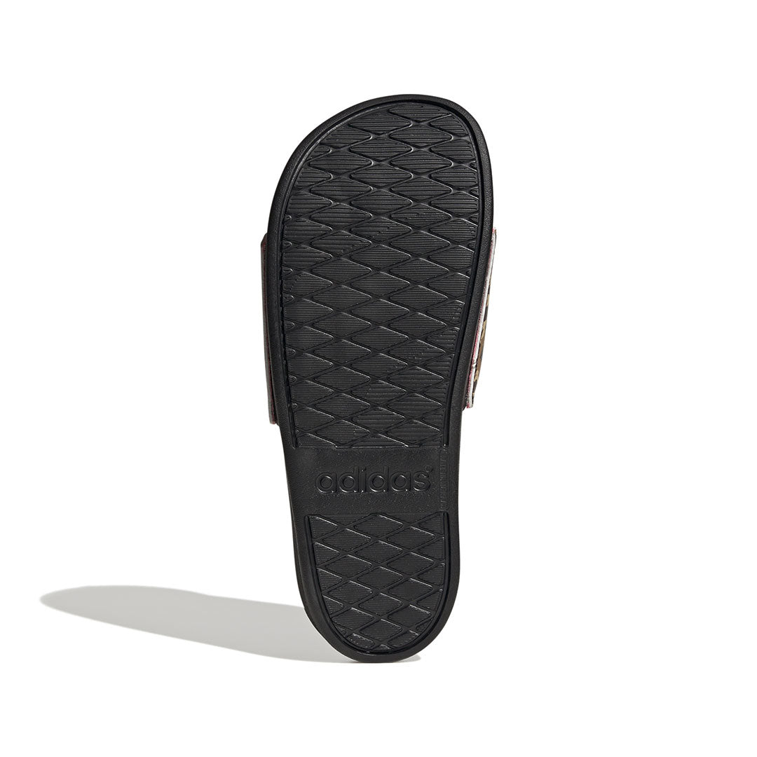 Nike benassi vs adidas adilette best sale